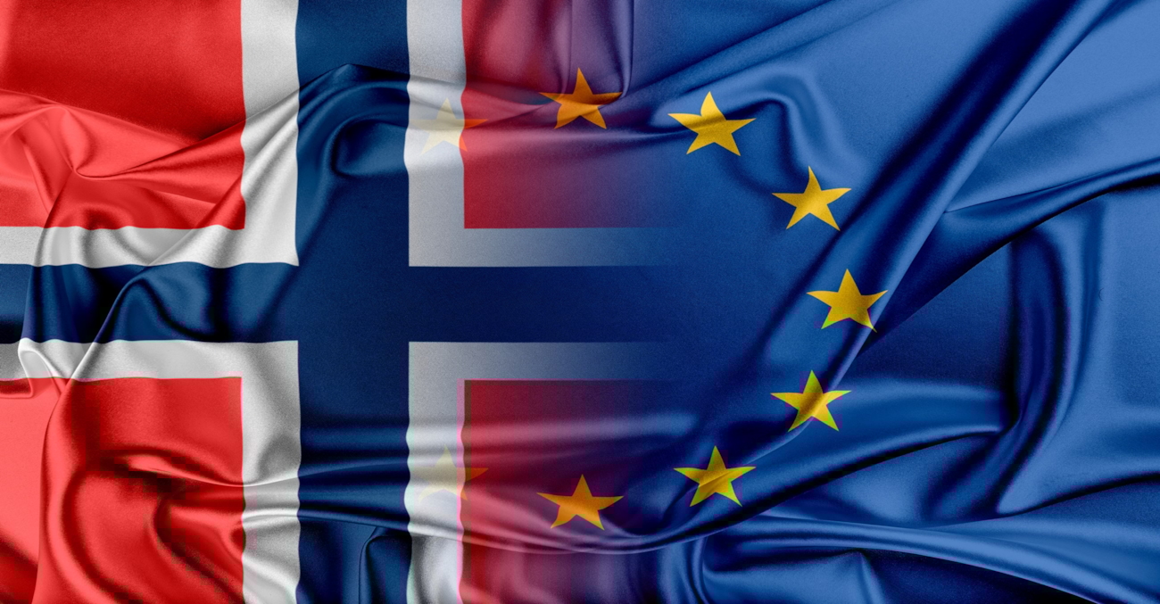 Illustrasjon med EU-flagget og det norske flagget
