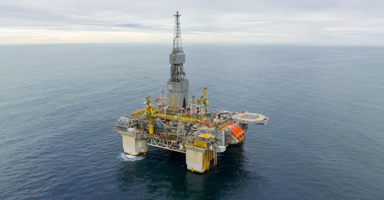 Oljeplattform på havet