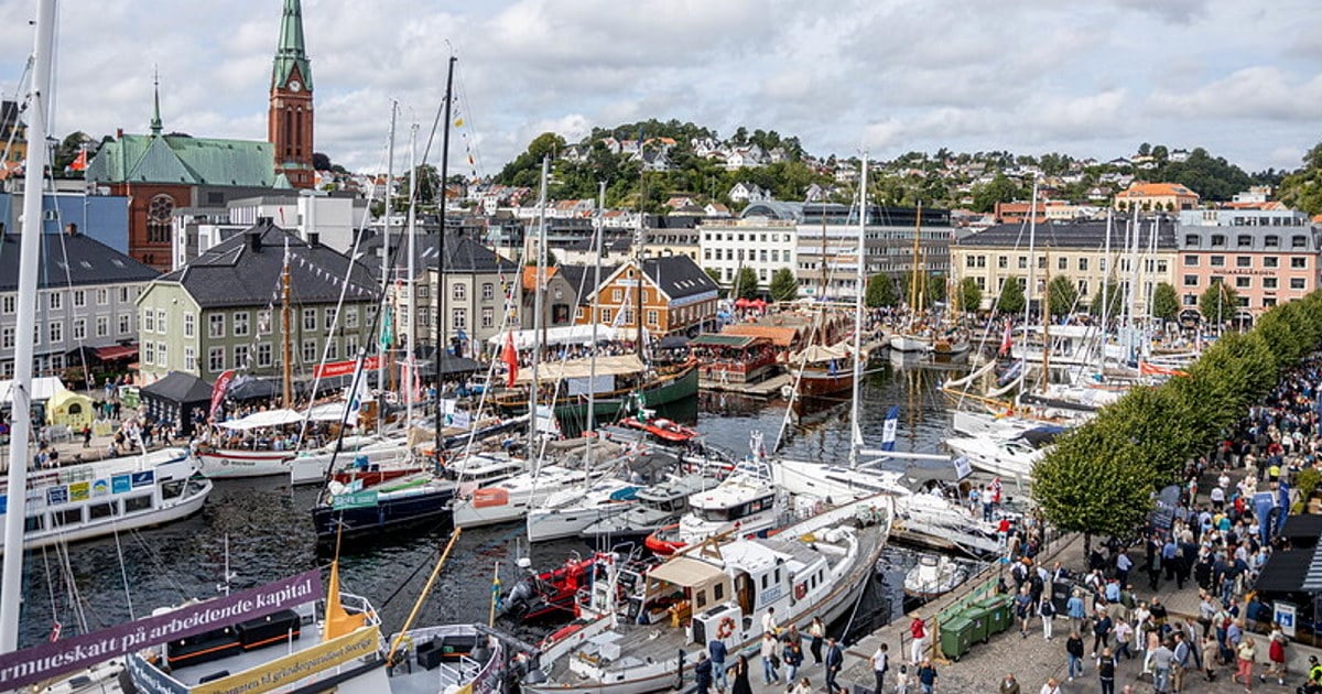 Oversiktsbilde av Arendal sentrum under Arendalsuka