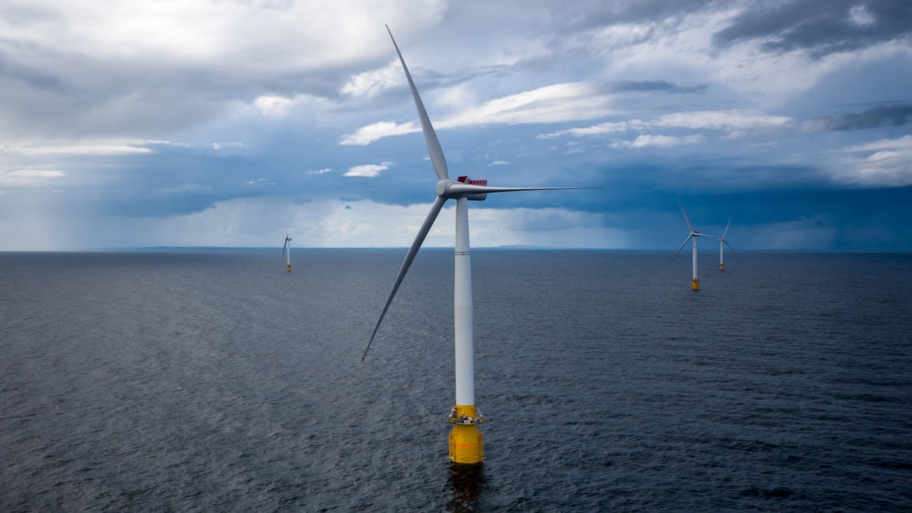 Hywind Tampen floating wind farm Gullfaks platform - illustration