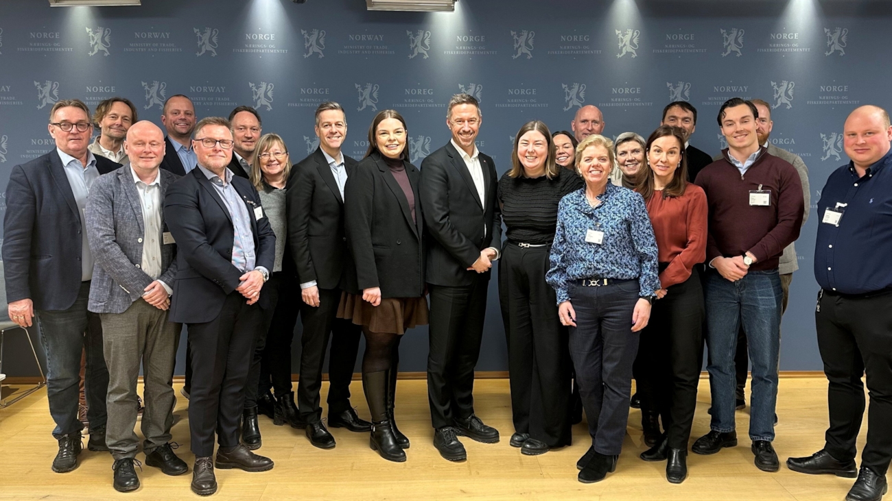 En samling av blide mennesker