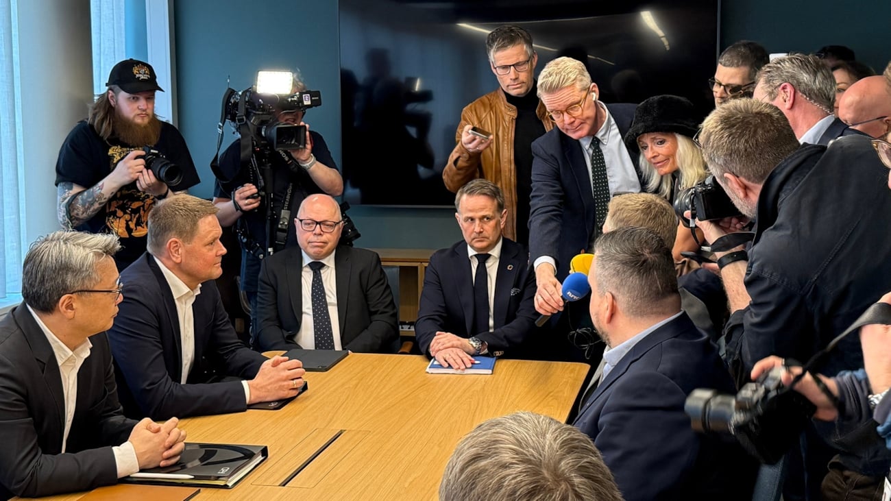 Mennesker rundt et bord