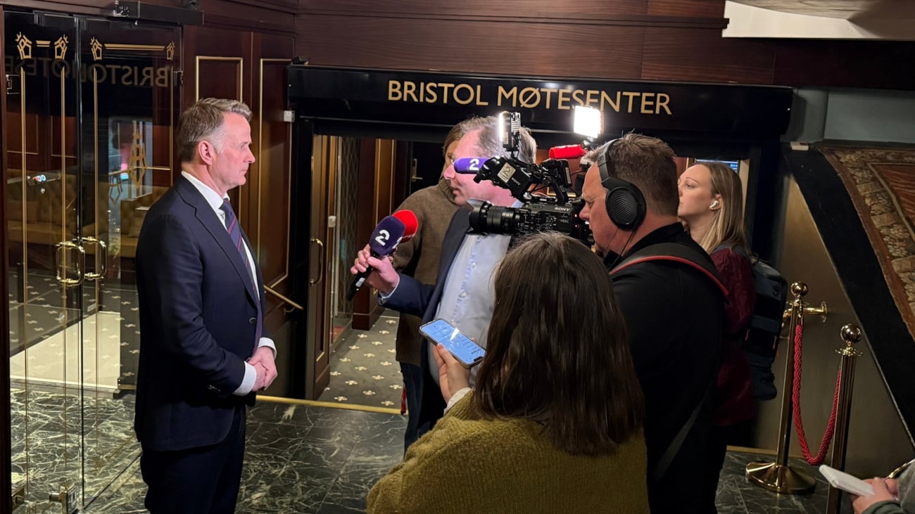 Person som blir intervjuet av pressen