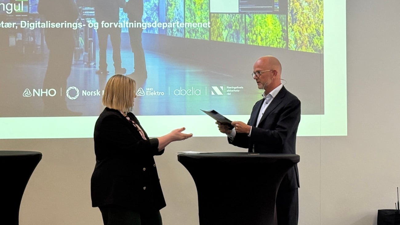 To personer på en scene
