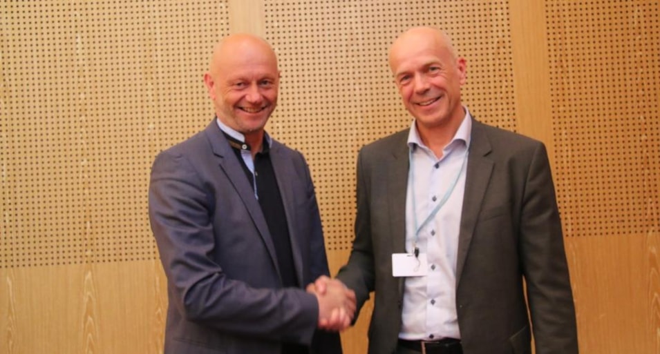 Adm. dir. Stein Lier-Hansen og nyvalgt styreleder Helge Aasen fra Elkem.