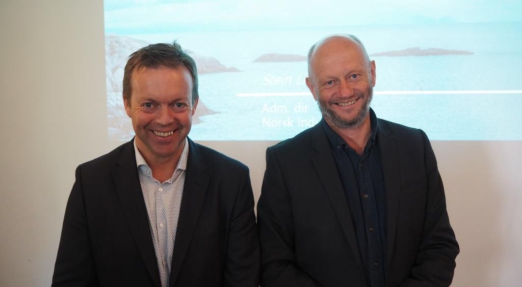 Adm. dir. Alf Helge Aarskog i Marine Harvest og adm. dir. i Norsk Industri Stein Lier-Hansen på lanseringen av veikart for havbruksnæringen.