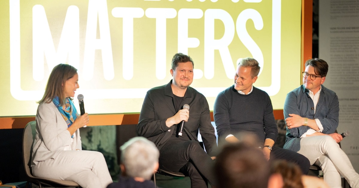 Folk som besøker designfestival i London