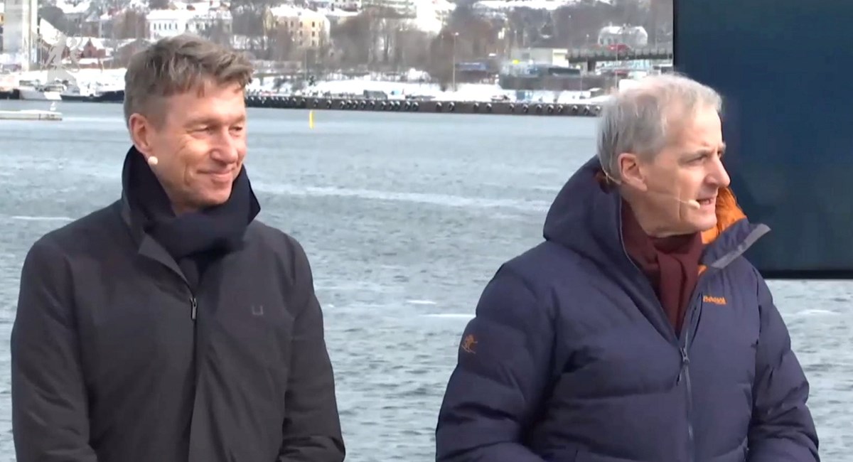 Olje- og energiminister Terje Aasland og statsminister Jonas Gahr Støre på pressekonferanse på båten MS Brisen i Oslofjorden 29. mars 2023 i forbindelse med at regjeringen annonserte at de lyser ut de første konkurransene om prosjektområder til havvind.