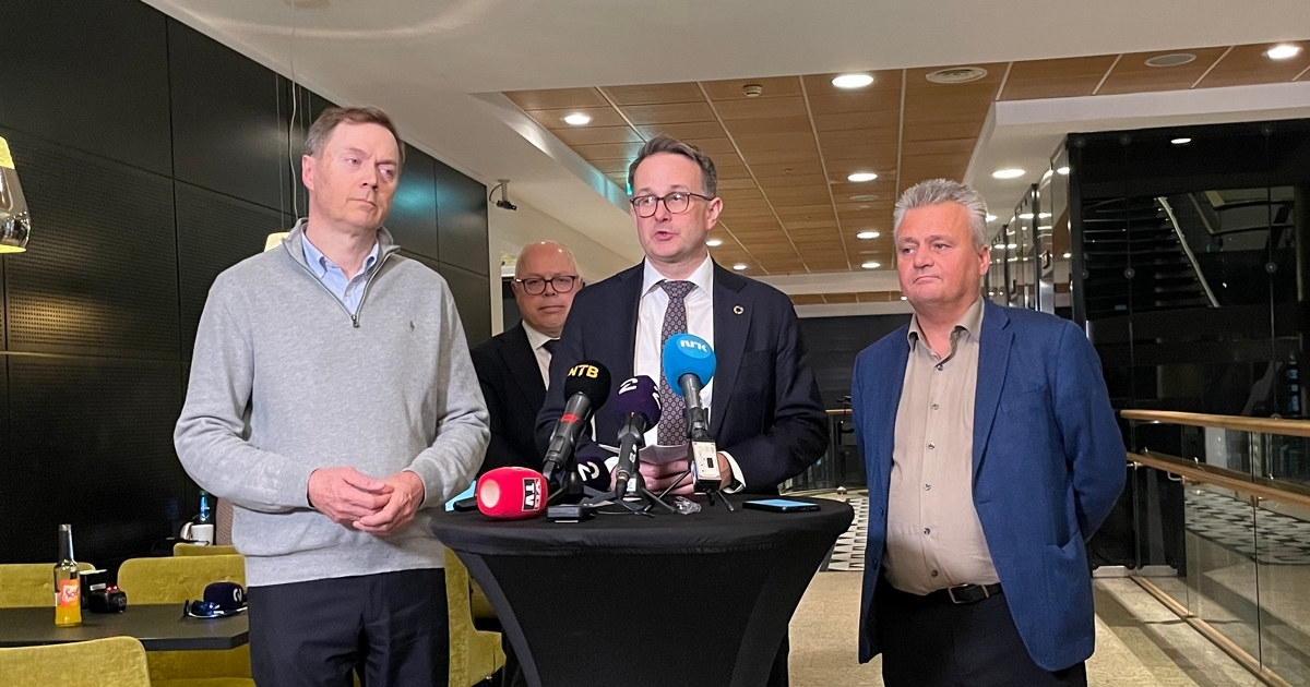 Tre personer blir intervjuet