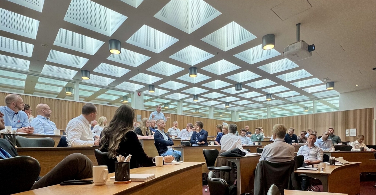 Bildet fra en konferansesal under dialogmøte om fremtidens olje- og gassindustri.